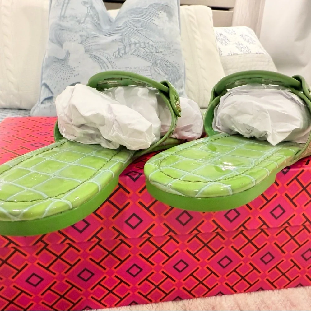 Tory Burch Iconic Croc-Embossed Leather Sandals in Jolly Green, LIKE-NEW! - Picture 7 of 11